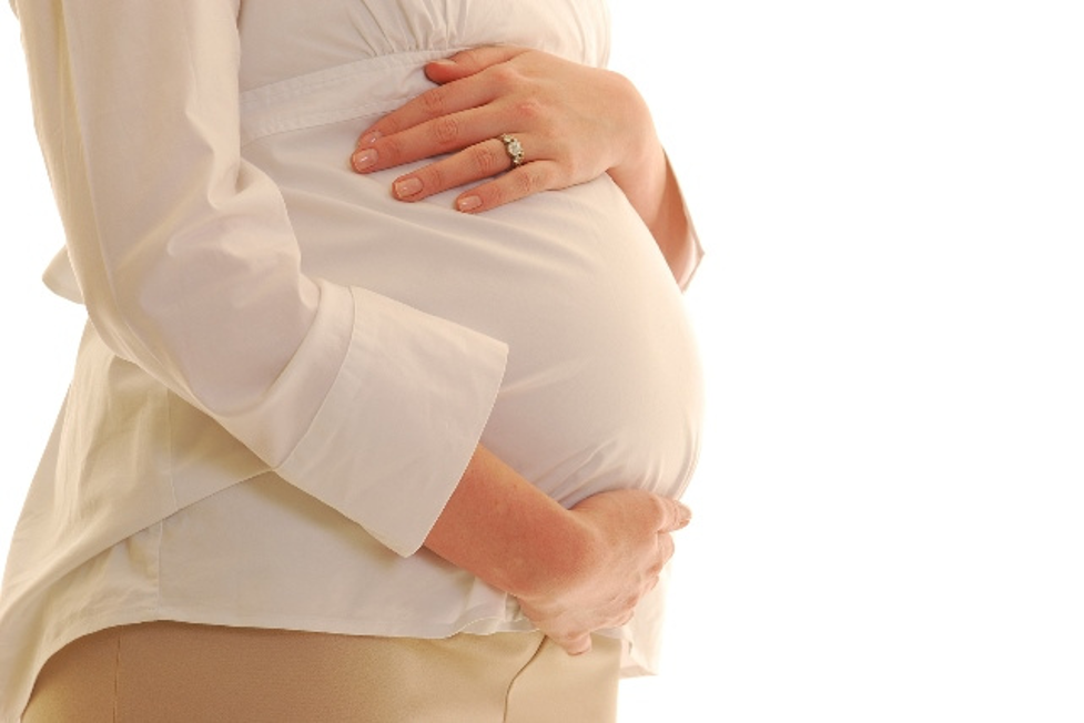 بهترین پوزیشن خانم باردار هنگام خواب در سه ماهه اول بارداری