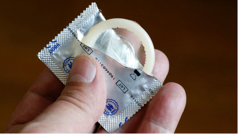 جلوگیری از بارداری از طریق کاندوم مردانه