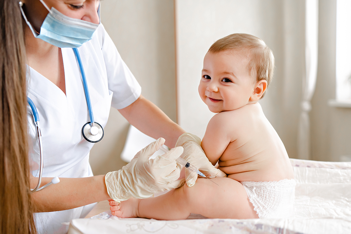 عوارض واکسن | آیا واکسیناسیون برای کودکان، خطرناک است؟