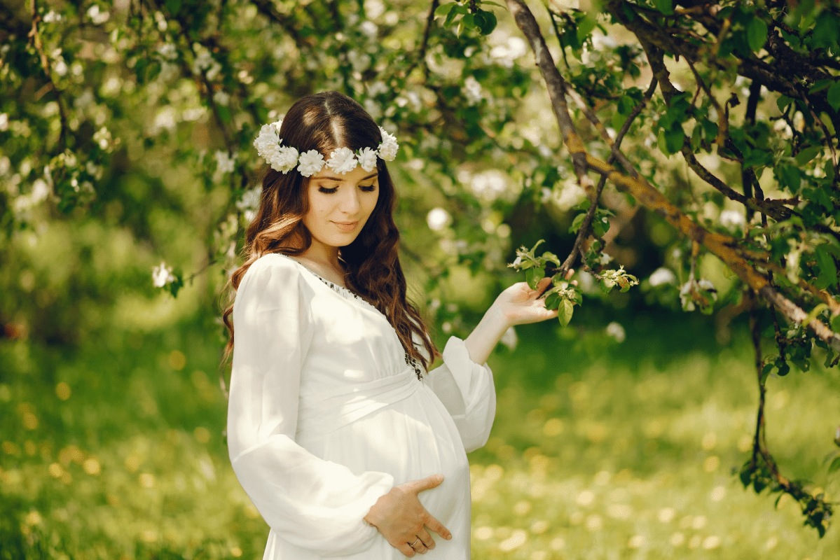 عکاسی ماهگرد بارداری در آتلیه