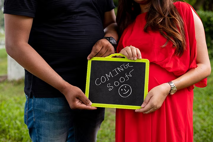 اعلام بارداری در شبکه‌های اجتماعی-از لوگوی «به زودی ...» استفاده کنید
