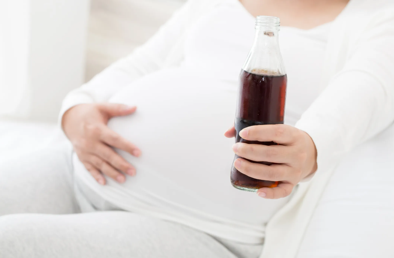 مصرف نوشیدنی‌های انرژی زا در بارداری