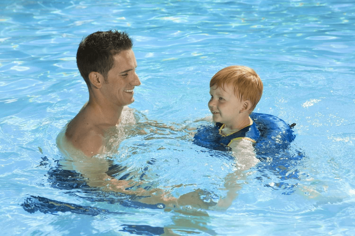 بهترین سن برای شروع آموزش شنا